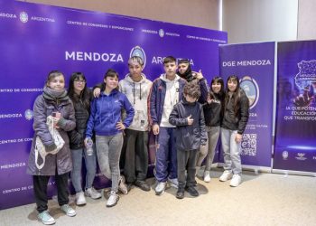Inteligencia Artificial en la educación: capacitaron a alumnos y docentes sobre la plataforma virtual “FlexFlix”