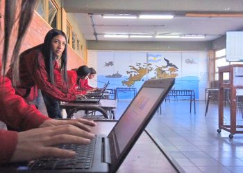 En el colegio Nacional: alumnos eligieron su centro de estudiantes mediante el «voto electrónico»