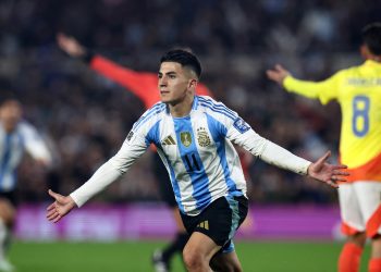 Argentina rescató un empate ante Colombia con 10 jugadores  