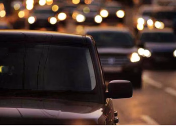 Menos de la mitad de los conductores sabe qué indica la luz de giro izquierda al adelantar