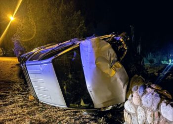 Manejaba alcoholizado y volcó con su camioneta