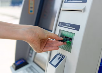 Adiós al susto: cómo recuperar tu tarjeta si el cajero automático te la retiene