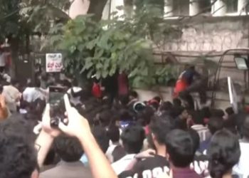 Estampida afuera del estadio de críquet en Bengaluru, India: 11 muertos y 50 heridos