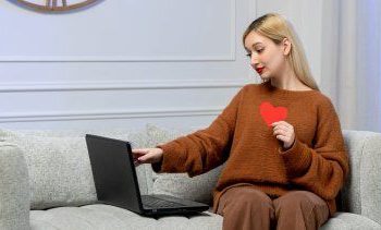 La IA y el amor: más del 25% de los solteros la usa para mejorar su vida amorosa