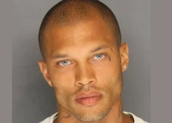 Del calabozo a la fama: qué fue de la vida de Jeremy Meeks, el “preso más sexy del mundo”, 11 años después de que su foto se hiciera viral