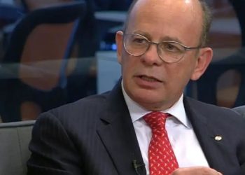 Avance por la “simplificación tributaria” y expectativas por «dólares del colchón», aunque sugieren esperar a la aprobación del Congreso