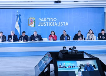 Tras la prisión domiciliaria a CFK, el peronismo cambió de planes y llamó a marchar mañana a Plaza de Mayo