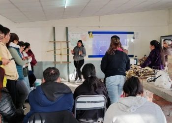 Puente intergeneracional de saberes: estudiantes de El Nihuil aprendieron sobre tejido al telar campesino