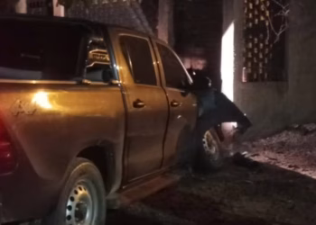 Triste récord: Una mujer manejaba con más de 4 gramos de alcohol en sangre y chocó contra una casa en Maipú