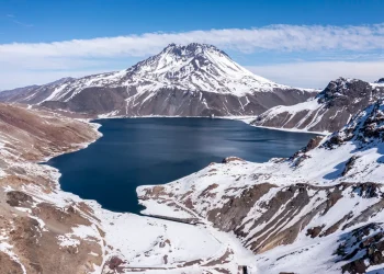 Lanzaron una alerta amarilla en el volcán Planchón-Peteroa por un aumento de la actividad sísmica