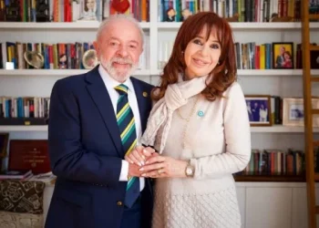 Lula visitó a Cristina Kirchner en el departamento en el que cumple su prisión domiciliaria