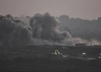 Decenas de palestinos en Gaza mueren por bombardeos de Israel o baleados mientras esperan alimentos