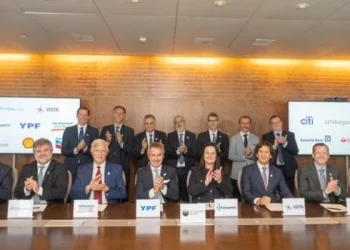 Anuncian un préstamo de US$ 2.000 millones para la construcción de Vaca Muerta Oleoducto Sur