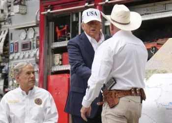 Trump visita Texas tras las devastadoras inundaciones: «Nunca había visto algo así»