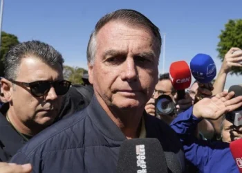 Al igual que Cristina Kirchner, Jair Bolsonaro deberá cumplir prisión domiciliaria con tobillera