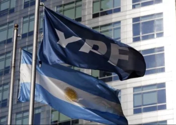 Argentina presenta esta semana un escrito para mantener la suspensión de la entrega de acciones de YPF