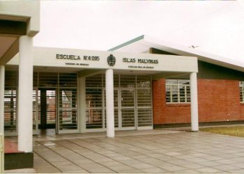 Alumnos del bachiller de turismo de la escuela Islas Malvinas se embarcan en un viaje de estudios por el noreste argentino