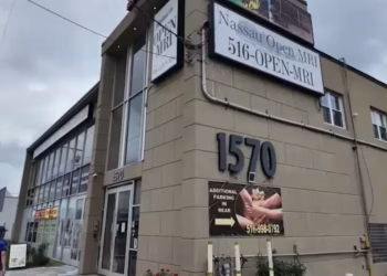 Terrible: Fue succionado por una máquina de resonancia magnética y se encuentra en estado crítico