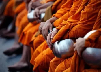 Una mujer tuvo sexo con varios monjes budistas y los extorsionó: le pagaron casi 12 millones de dólares