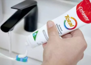 Alerta en el sur de Mendoza: Una mujer sufrió consecuencias negativas al usar la pasta dental prohibida por ANMAT