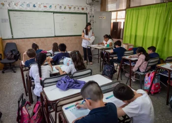 El dilema de los papás cuando terminen las vacaciones de invierno: una semana con tres días de clases