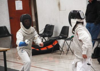 Entrenan en el Club Español: ocho chicos clasificaron a un torneo sudamericano de esgrima