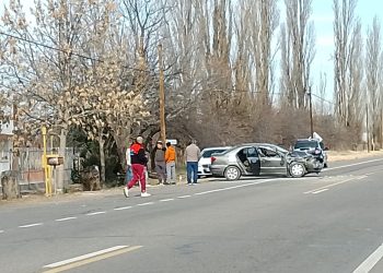 Alvear: auto chocó con un camión de combustible y dejó cuatro heridos