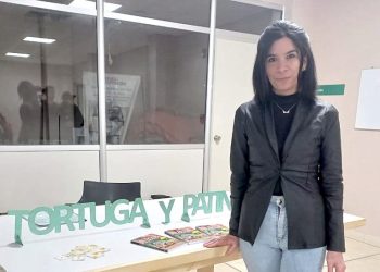 Historia de dolor por la pérdida de una hija: Julieta Gil presentó su libro “En Tortuga y Patineta” en el Schestakow