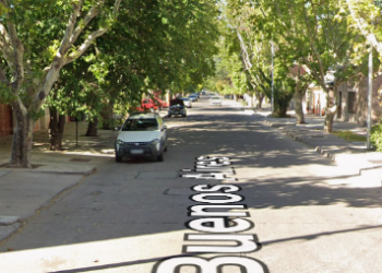 Hurtó una computadora y huyó saltando una pared