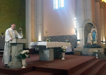 Monseñor Mazzitelli pidió dignificar a las “víctimas de una flagrante indiferencia, reducidos a estadísticas como efectos colaterales de un sistema”