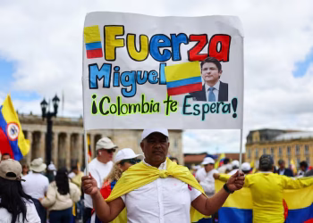 El senador Miguel Uribe Turbay muestra una leve mejoría y comenzará la rehabilitación neurológica