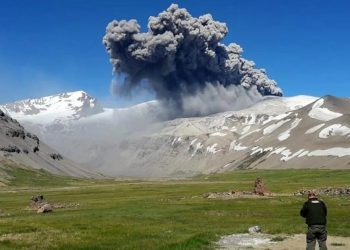 Monitorean el volcán Peteroa por actividad sísmica anómala ay aseguran que no hay riesgo inminente