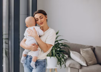 Cuánto cobra una niñera por hora y mes en julio de 2025