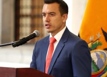 Ecuador anuncia la desvinculación de 5.000 funcionarios públicos y fusión de ministerios