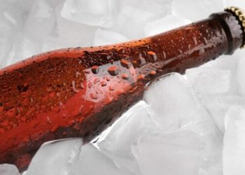 Por qué las botellas de cerveza son verdes o marrones