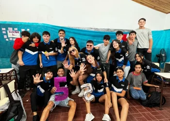 Egresados al mar: el sueño de los chicos de Rama Caída llegó a los medios nacionales