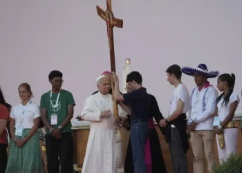 León XIV llegó en helicóptero al multitudinario Jubileo de Jóvenes y desfiló en papamóvil