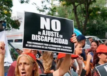 Concentración en el Congreso en repudio el veto a la ley de emergencia en discapacidad