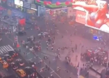 Pánico en Times Square: un adolescente de 17 años abrió fuego y dejó al menos tres heridos