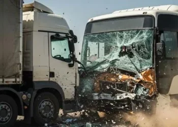 Al menos 11 muertos y más de 40 heridos deja choque de autobús turístico en el centro de Brasil