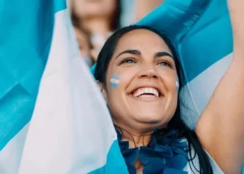 Un estudio reveló la caída del nivel de felicidad en la población argentina en 2025