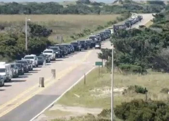 EE.UU. ordena evacuaciones en Carolina del Norte por ‘dramático’ aumento del huracán Erin
