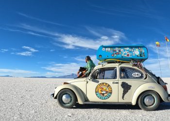 Es colombiano, recorre Sudaméric en un Escarabajo y  visita San Rafael