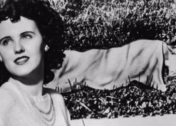 La cortaron en dos partes, le extirparon el corazón y le drenaron toda la sangre: el aterrador caso de Elizabeth Short