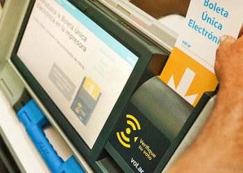 Proponen instalar tótems digitales que reemplacen al padrón electoral en papel durante las elecciones