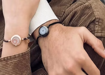 La nueva moda del amor: qué son las pulseras que vibran para “sentir cerca a tu pareja”