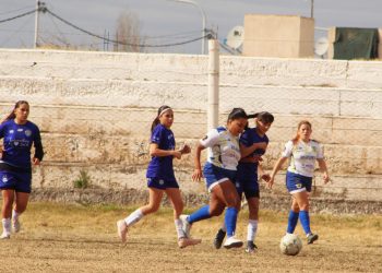 Huracán lidera el campeonato de fútbol femenino
