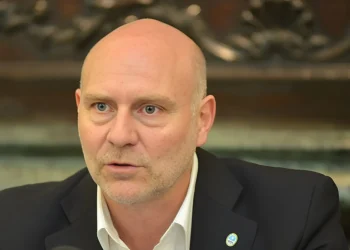 Litigar sin gastos y un trámite de “un minuto”: Dalmiro Garay dio detalles del proyecto en la Legislatura