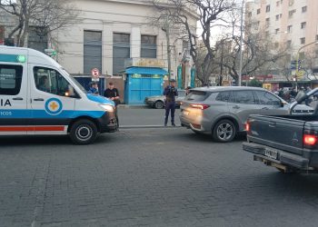 Chocó una ambulancia que trasladaba a un niño al Notti