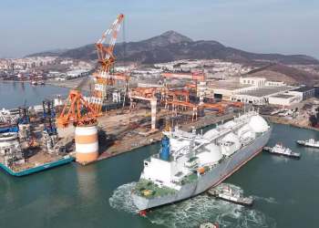 Vaca Muerta: un consorcio de empresas confirmó una inversión de USD 15.000 millones para instalar barcos de GNL en la Argentina